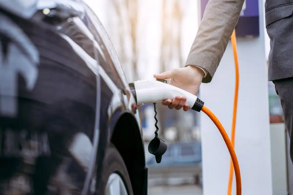 Une voiture électrique coûte-t-elle plus cher à entretenir ?
